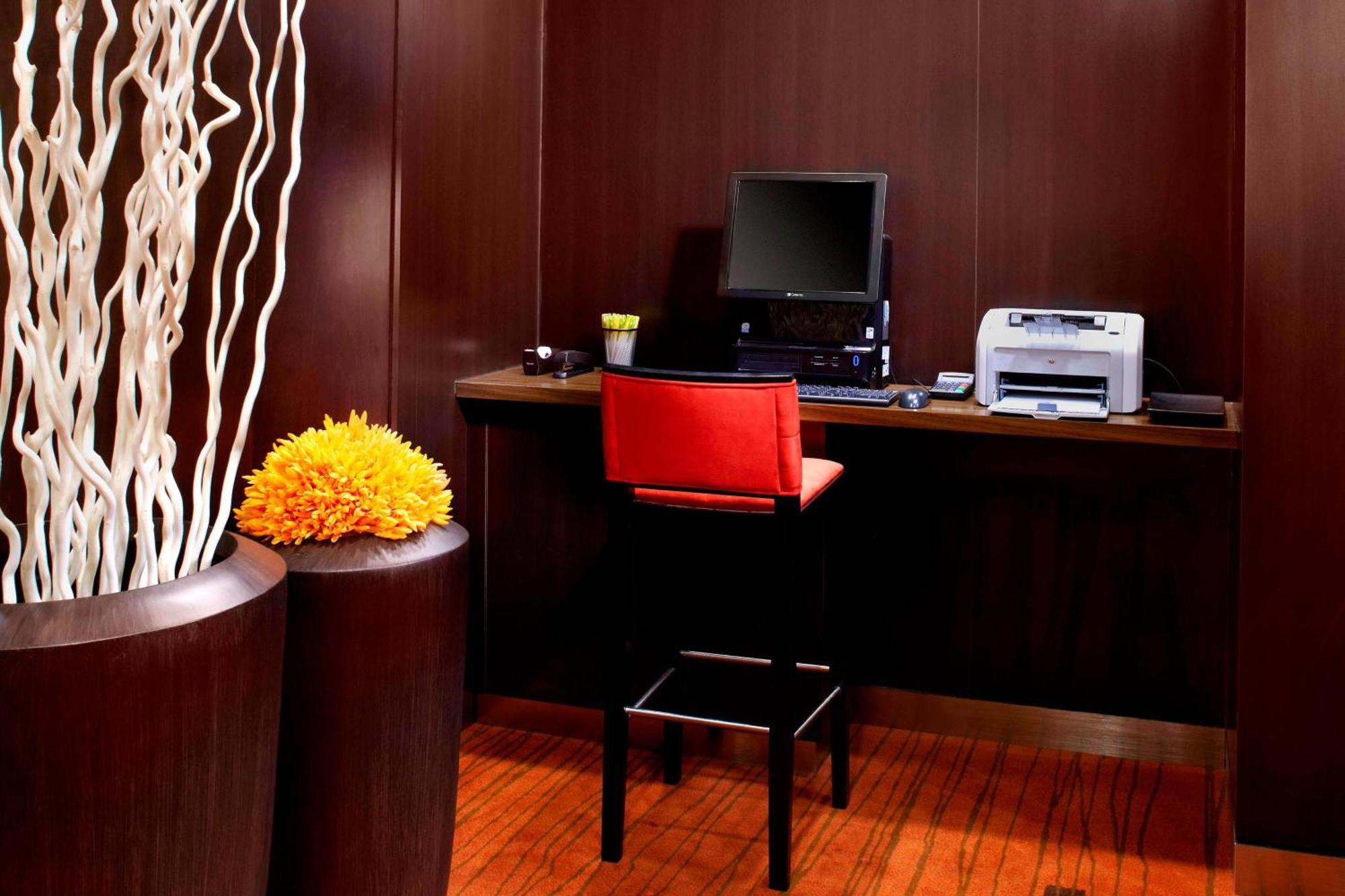Courtyard By Marriott Pittsburgh West Homestead Waterfront Exterior photo