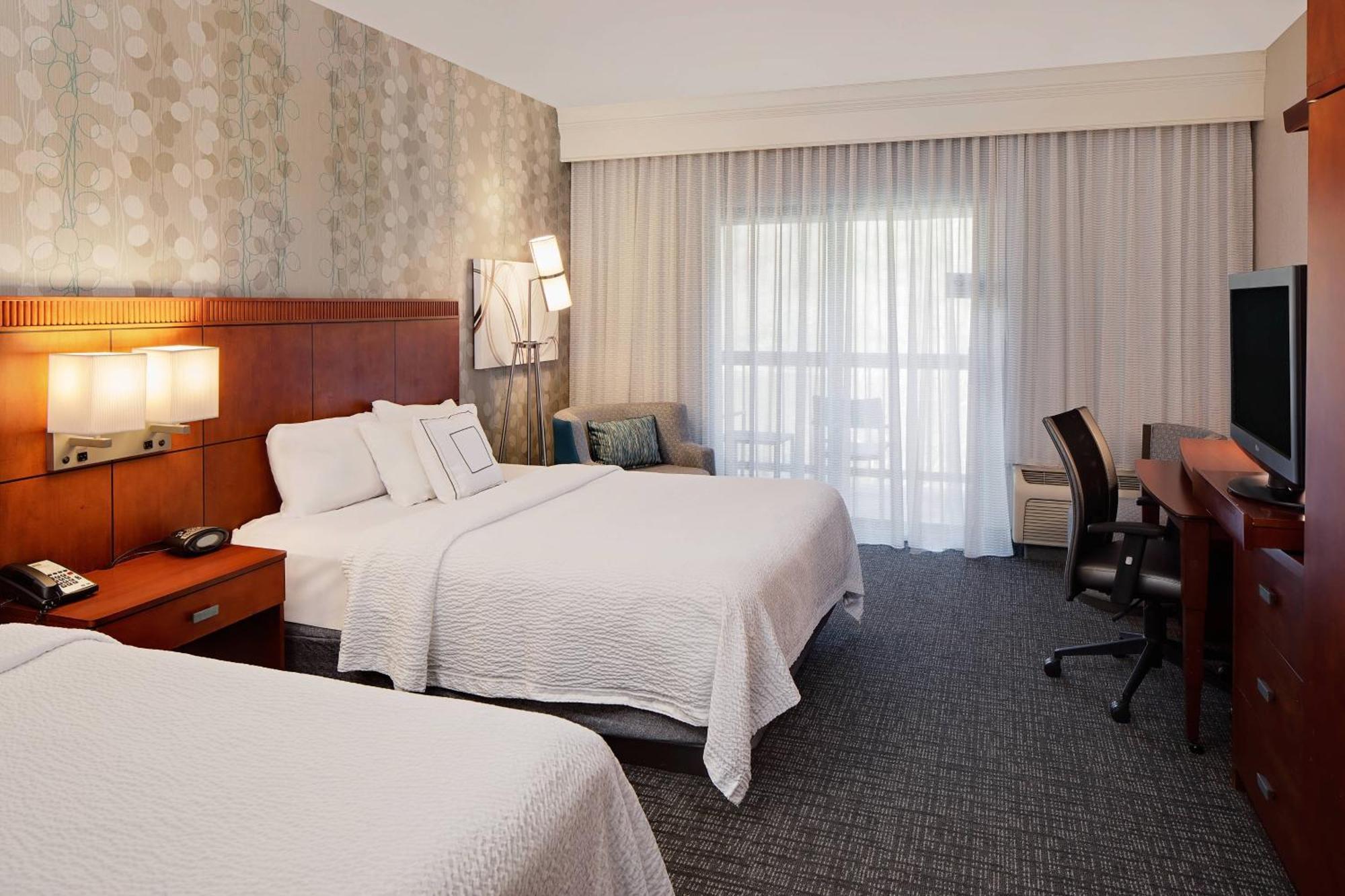 Courtyard By Marriott Pittsburgh West Homestead Waterfront Exterior photo