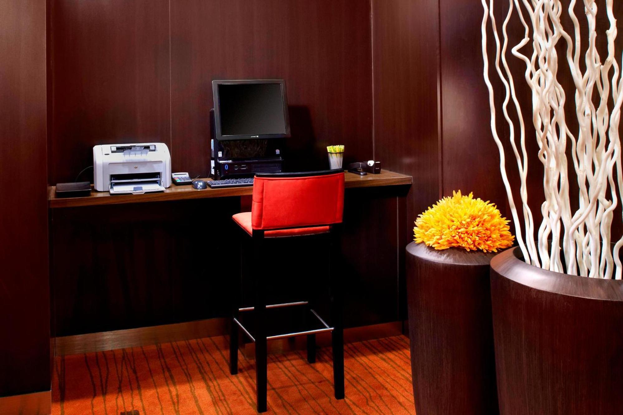 Courtyard By Marriott Pittsburgh West Homestead Waterfront Exterior photo